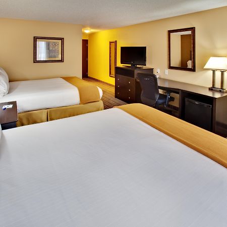 Holiday Inn Express Hotel & Suites Council Bluffs - Convention Center Area, An Ihg Hotel Room photo