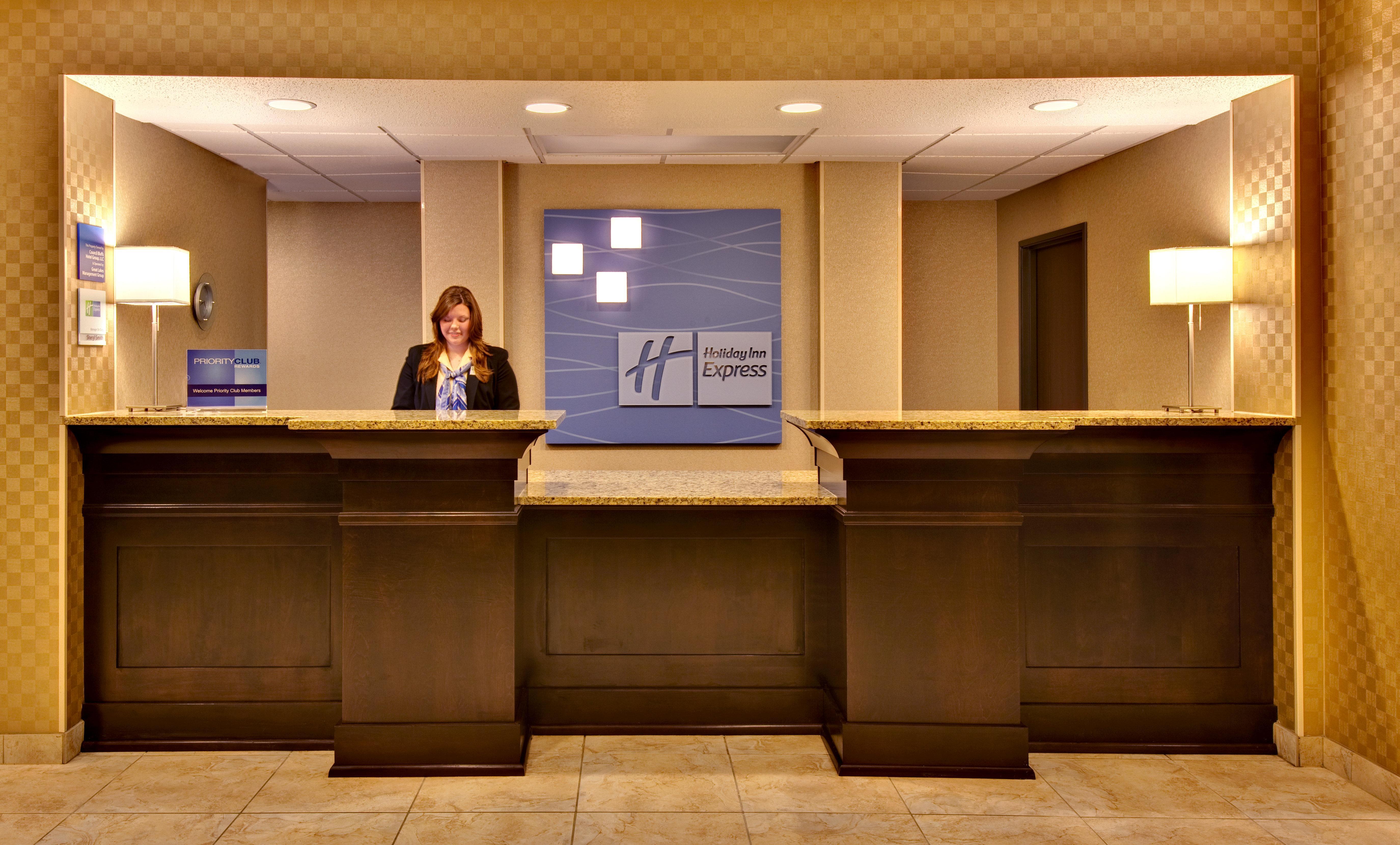 Holiday Inn Express Hotel & Suites Council Bluffs - Convention Center Area By Ihg Exterior photo
