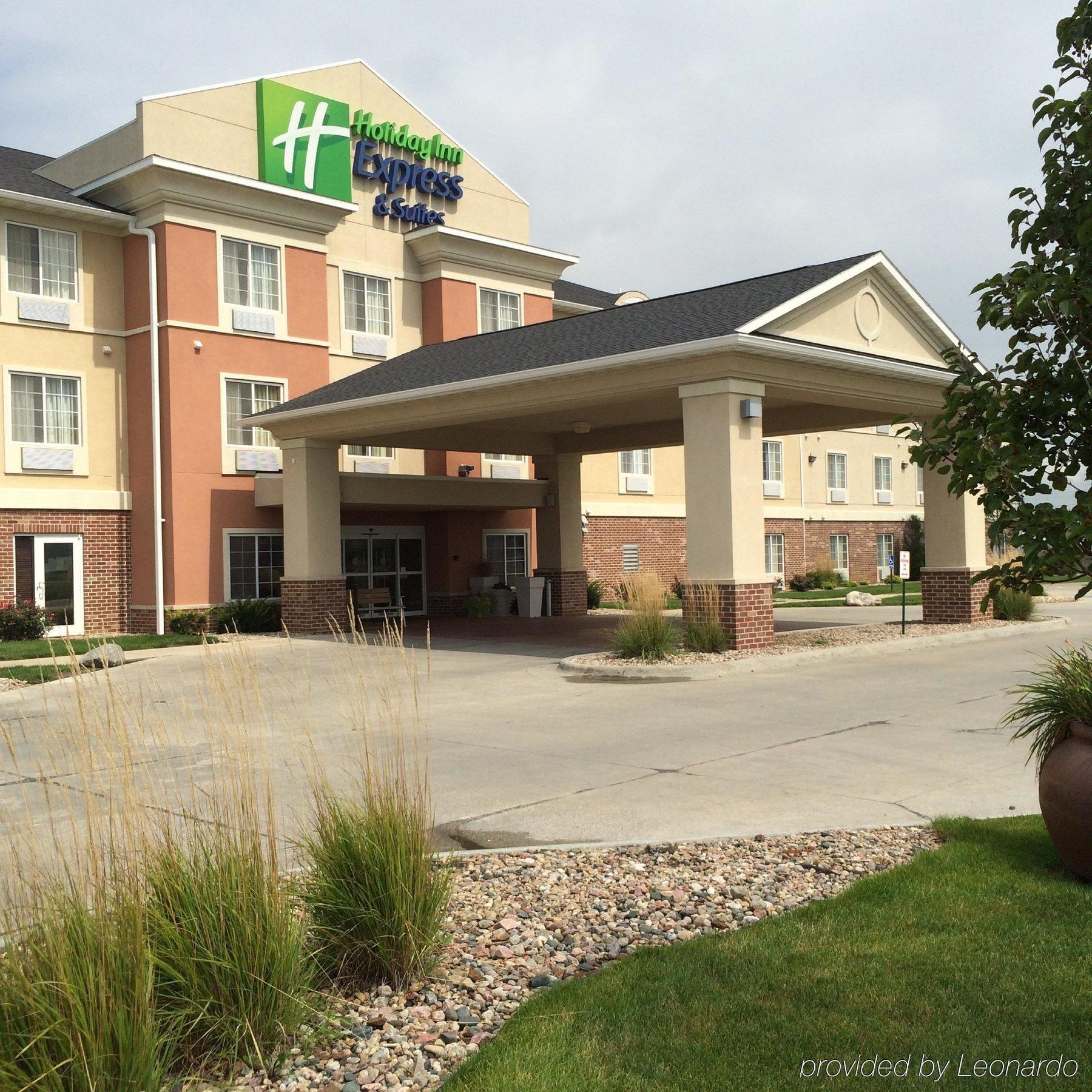 Holiday Inn Express Hotel & Suites Council Bluffs - Convention Center Area By Ihg Exterior photo