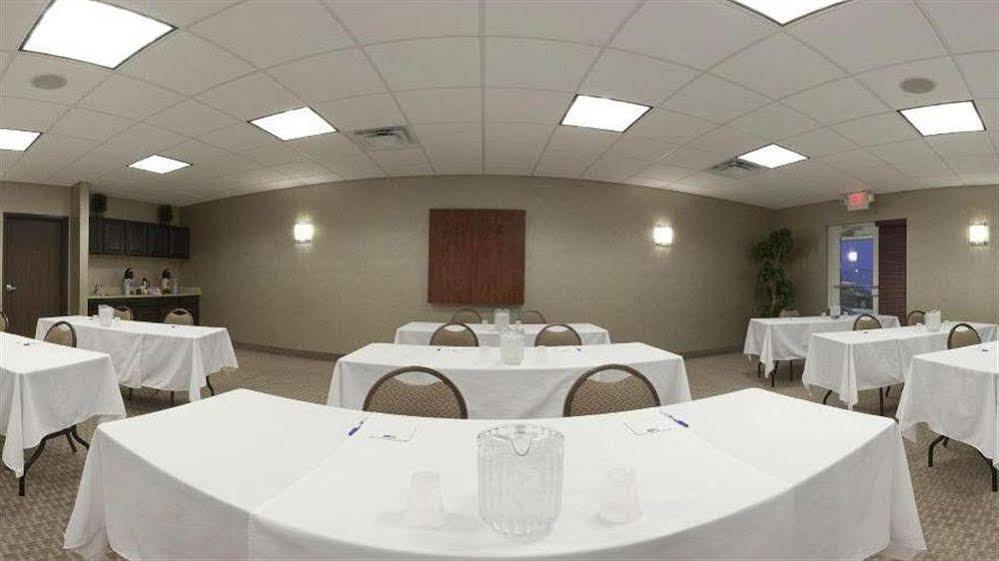 Holiday Inn Express Hotel & Suites Council Bluffs - Convention Center Area By Ihg Exterior photo