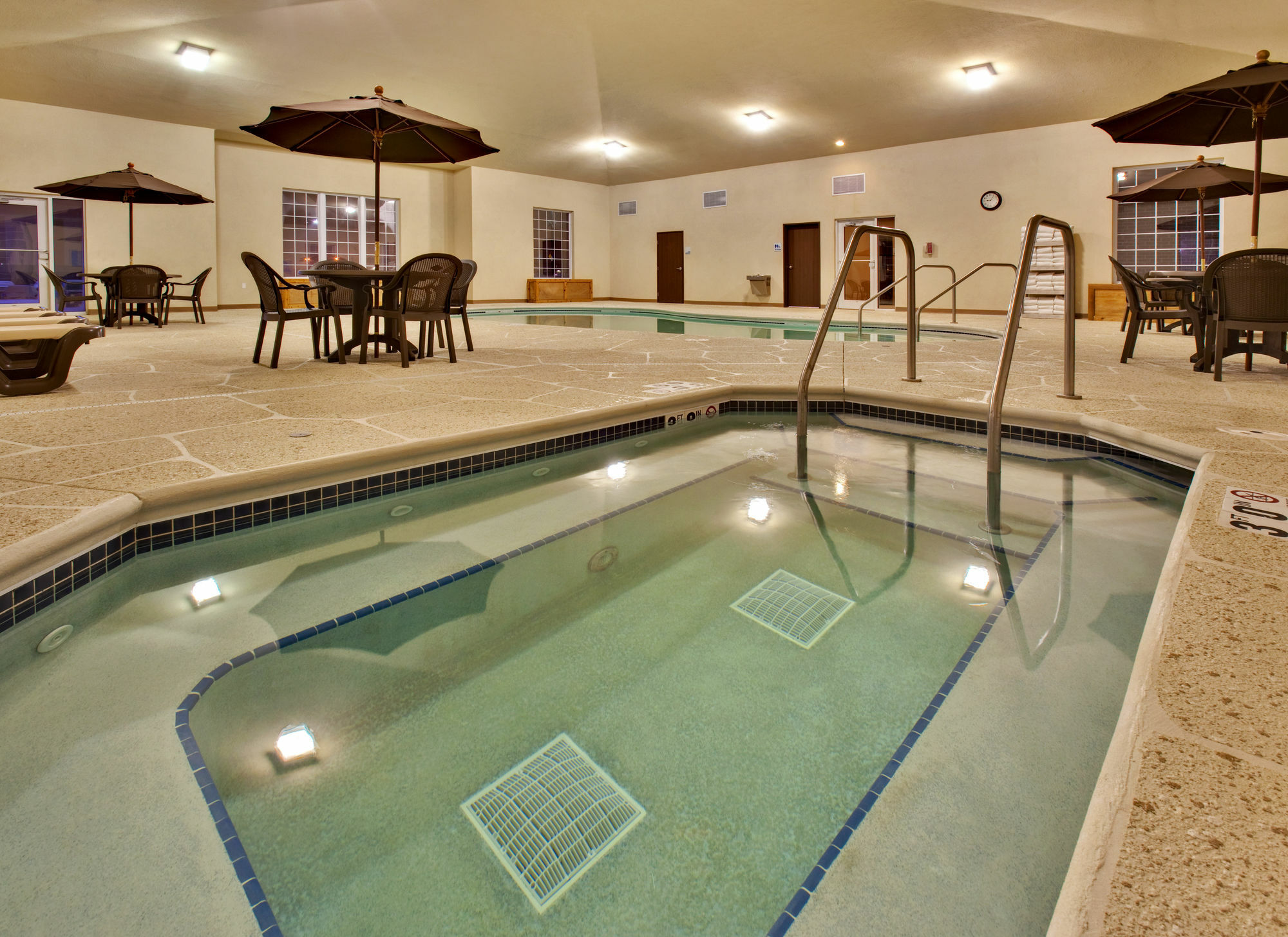 Holiday Inn Express Hotel & Suites Council Bluffs - Convention Center Area By Ihg Exterior photo