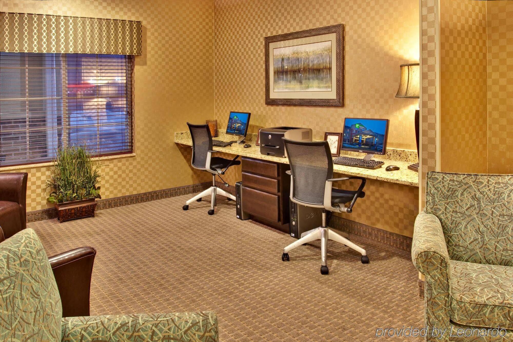 Holiday Inn Express Hotel & Suites Council Bluffs - Convention Center Area By Ihg Exterior photo